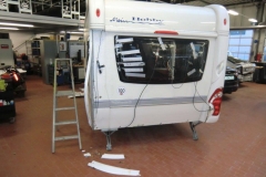 Entfernen der Heckverkleidung hinten links
(Bild: Fa. Ingo Meyer, Osnabrück)